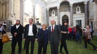 Performans na Peristilu: Doručak na travi. Photo: Miranda Cikotic/PIXSELL