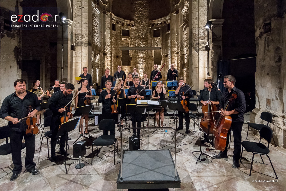 59. Glazbene večeri u sv. Donatu: Orkestar Epoque i gitarist Krešimir Bedek @ Crkva sv. Nikole