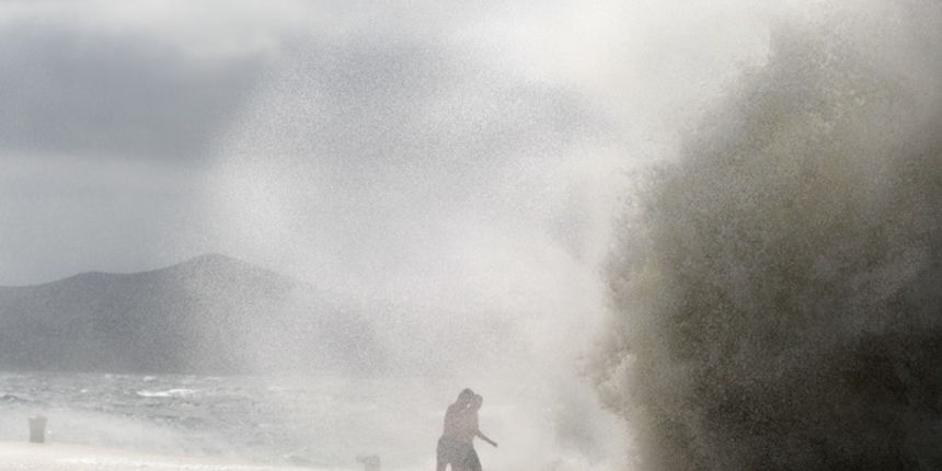 Zadar, 260812
Olujno nevrijeme sa jakim zapadnim vjetrom zahvatilo je u ranim popodnevnim satima zadarsko podrucje na radost brojnih turista i Zadrana koji su uzivali u prekrasnim prizorima, ali isto tako i na nesrecu mnogih nauticara kojima je ovakva olu Zadar, 260812
Olujno nevrijeme sa jakim zapadnim vjetrom zahvatilo je u ranim popodnevnim satima zadarsko podrucje na radost brojnih turista i Zadrana koji su uzivali u prekrasnim prizorima, ali isto tako i na nesrecu mnogih nauticara kojima je ovakva olu