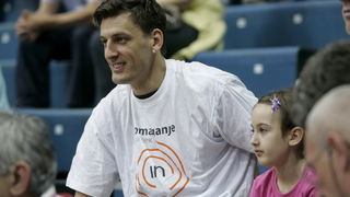 Zagreb, 050610. KC Drazen Petrovic. Trg Drazena Petrovica 3. 3. kosarkaska utakmica finala doigravanja izmedju Cibone i Zadra. Na slici: Gordan Giricek u publici. Foto: Goran Mehkek / CROPIX Zagreb, 050610. KC Drazen Petrovic. Trg Drazena Petrovica 3. 3. kosarkaska utakmica finala doigravanja izmedju Cibone i Zadra. Na slici: Gordan Giricek u publici. Foto: Goran Mehkek / CROPIX