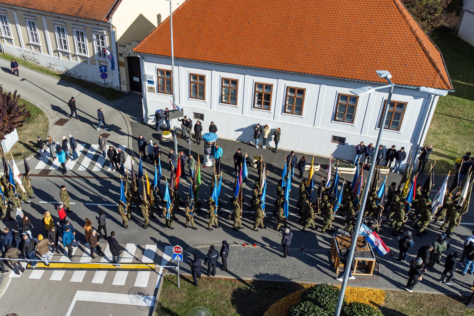 Vukovar: Kolona sjećanja iz zraka Vukovar: Kolona sjećanja iz zraka