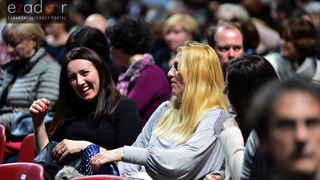 Mjuzikl Mamma Mia kazališta Komedija u dvorani Krešimir Ćosić