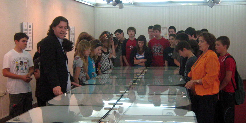 Najljepše poštanske marke, Znanstvena knjižnica Najljepše poštanske marke, Znanstvena knjižnica