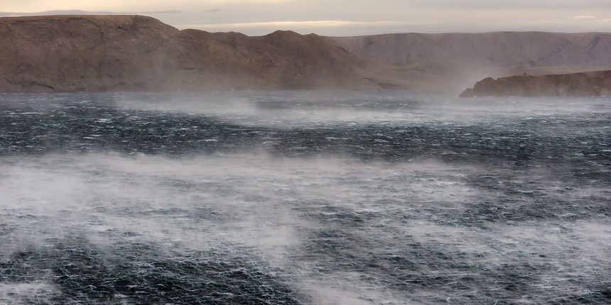 Olujna bura u Velebitskom kanalu, 26.10.2010. – foto: Ivan Toman Olujna bura u Velebitskom kanalu, 26.10.2010. – foto: Ivan Toman