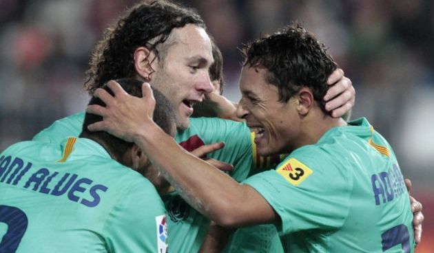 Barcelona’s Adriano (R) celebrates with team-mates Daniel Alves and Milito // Reuters