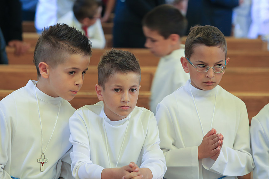 Bibinje: sakrament Prve pričesti, foto-L. Banić Bibinje: sakrament Prve pričesti, foto-L. Banić