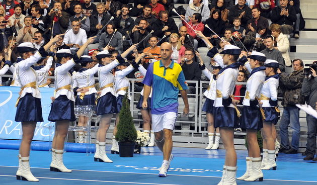 Osijek, 091210. 
U osjeckoj dvorani Gradski vrt odigrat ce se humanitarni teniski spektakl, odnosno dvoboj Gorana Ivanisevica i Ivana Ljubicica. Cilj cijele manifestacije je humanitarnog karaktera. Prikupljena sredstva ici ce za pomoc pri lijecenju hrvats