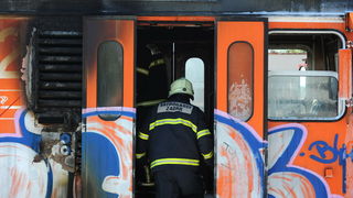 Zadar, 100911.
Na zadarskom zeljeznickom kolodvoru danas oko 12 sati zapalio se klima uredjaj u sinobusu. Nitko nije ozljedjen.
Foto: Andrija Lucic / CROPIX Zadar, 100911.
Na zadarskom zeljeznickom kolodvoru danas oko 12 sati zapalio se klima uredjaj u sinobusu. Nitko nije ozljedjen.
Foto: Andrija Lucic / CROPIX