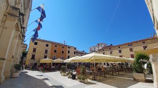 Narodni trg, gradska uprava, kolovoz, ljeto