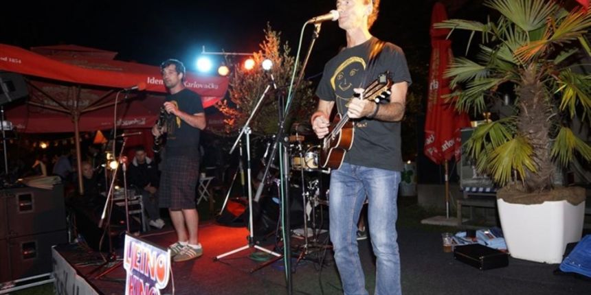 “Ljetno kino” večeras na terasi caffe bar-a Kult i Dišpet “Ljetno kino” večeras na terasi caffe bar-a Kult i Dišpet