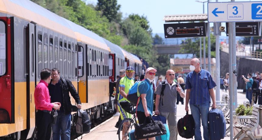 split turisti vlak split turisti vlak