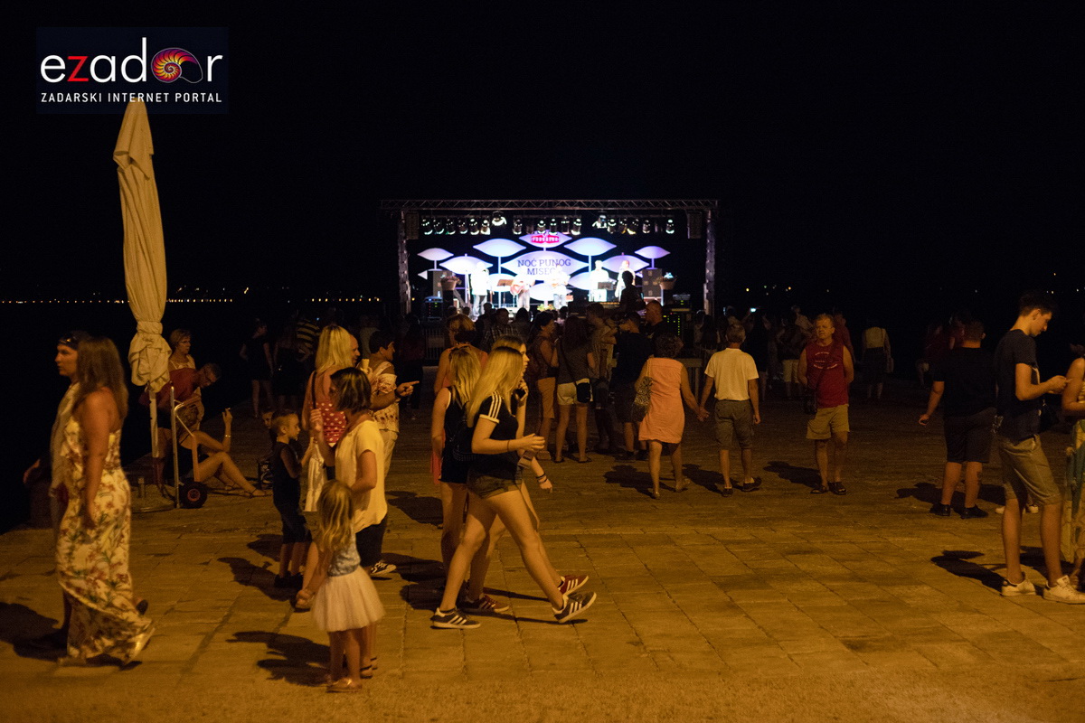 Započela 18. Noć punog miseca na zadarskoj rivi Započela 18. Noć punog miseca na zadarskoj rivi