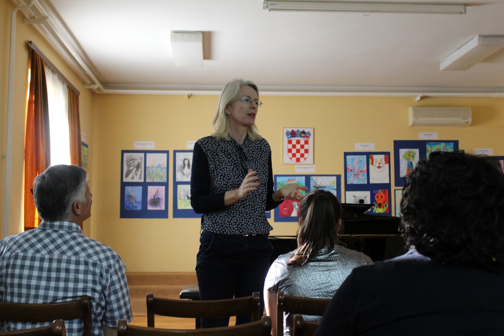 U koncertnoj dvorani Glazbene škole otvorena izložba “Likovnionica” U koncertnoj dvorani Glazbene škole otvorena izložba “Likovnionica”