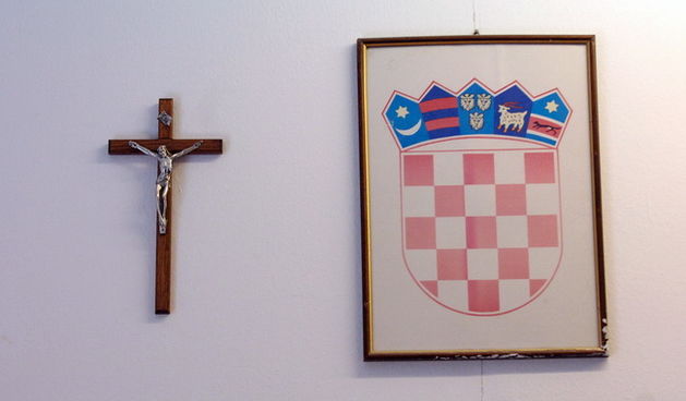 Zadar, 140110.
Odlukom ravnatelja Ranka Artukovica u svim ucionicama gimnazije Jurja Barakovica postavljen je kriz.
Na fotografiji : kriz u jednoj od ucionica gimnazije Jurja Barakovica.
Foto : Andrija Lucic / CROPIX