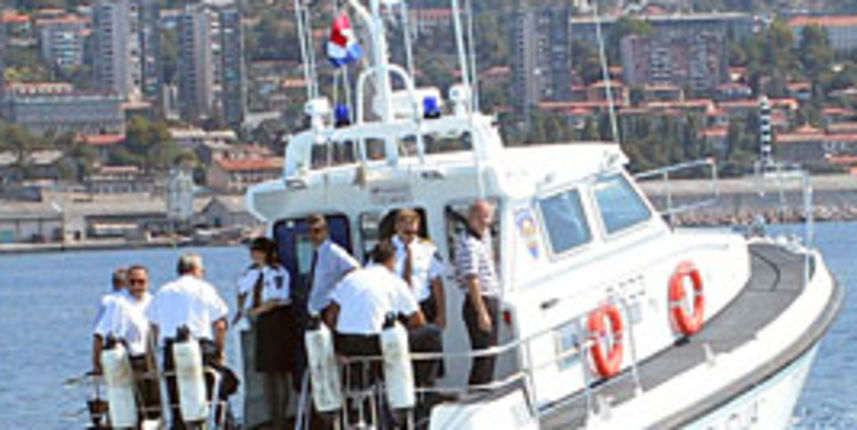 Obalna straža (Foto: Vjesnik) Obalna straža (Foto: Vjesnik)