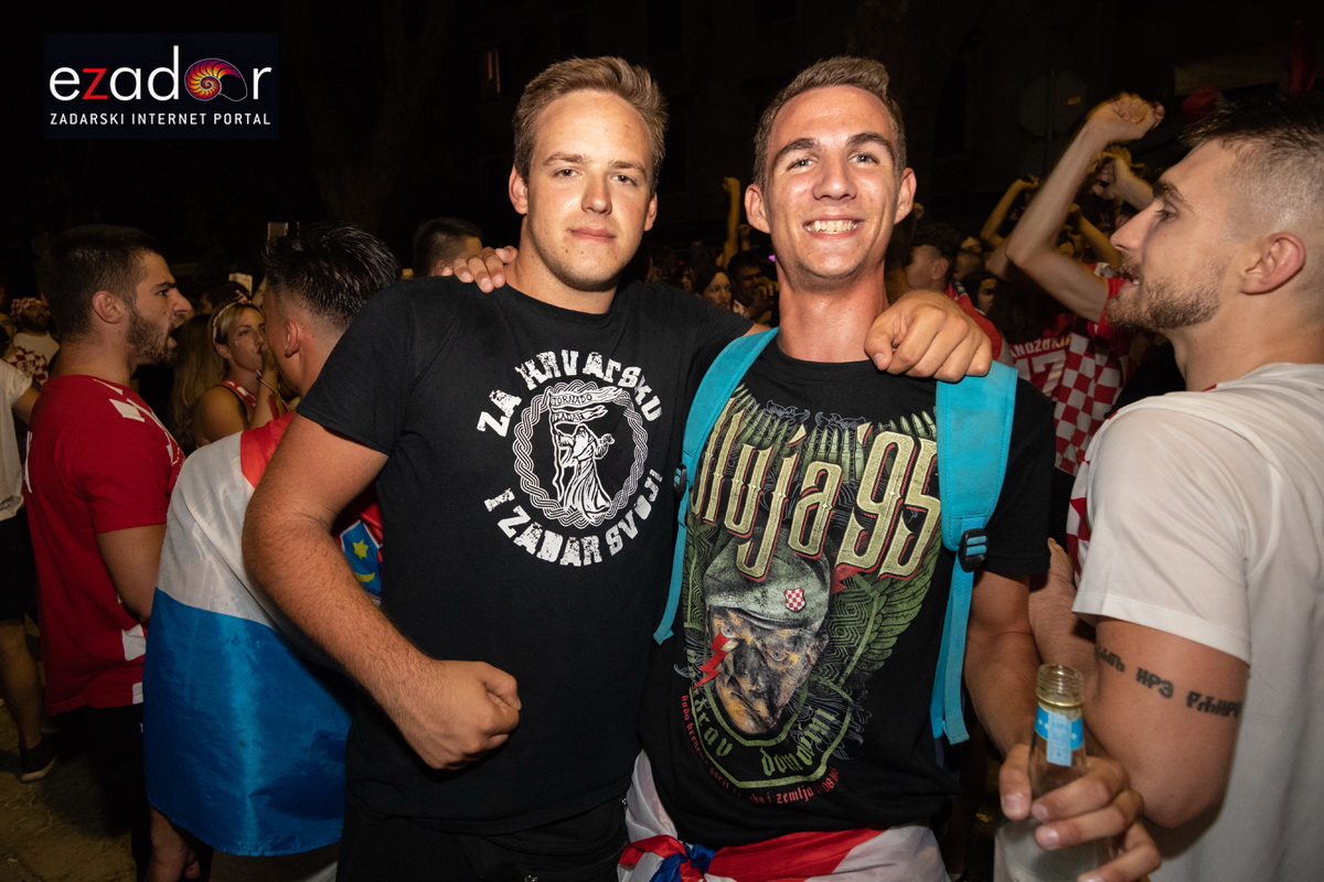 Čudesna noć: Velika fešta ulicama Zadra nakon plasmana Vatrenih u finale SP Čudesna noć: Velika fešta ulicama Zadra nakon plasmana Vatrenih u finale SP