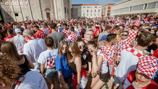 Navijačko ludilo u Zadru za vrijeme i nakon finala Svjetskog prvenstva Navijačko ludilo u Zadru za vrijeme i nakon finala Svjetskog prvenstva