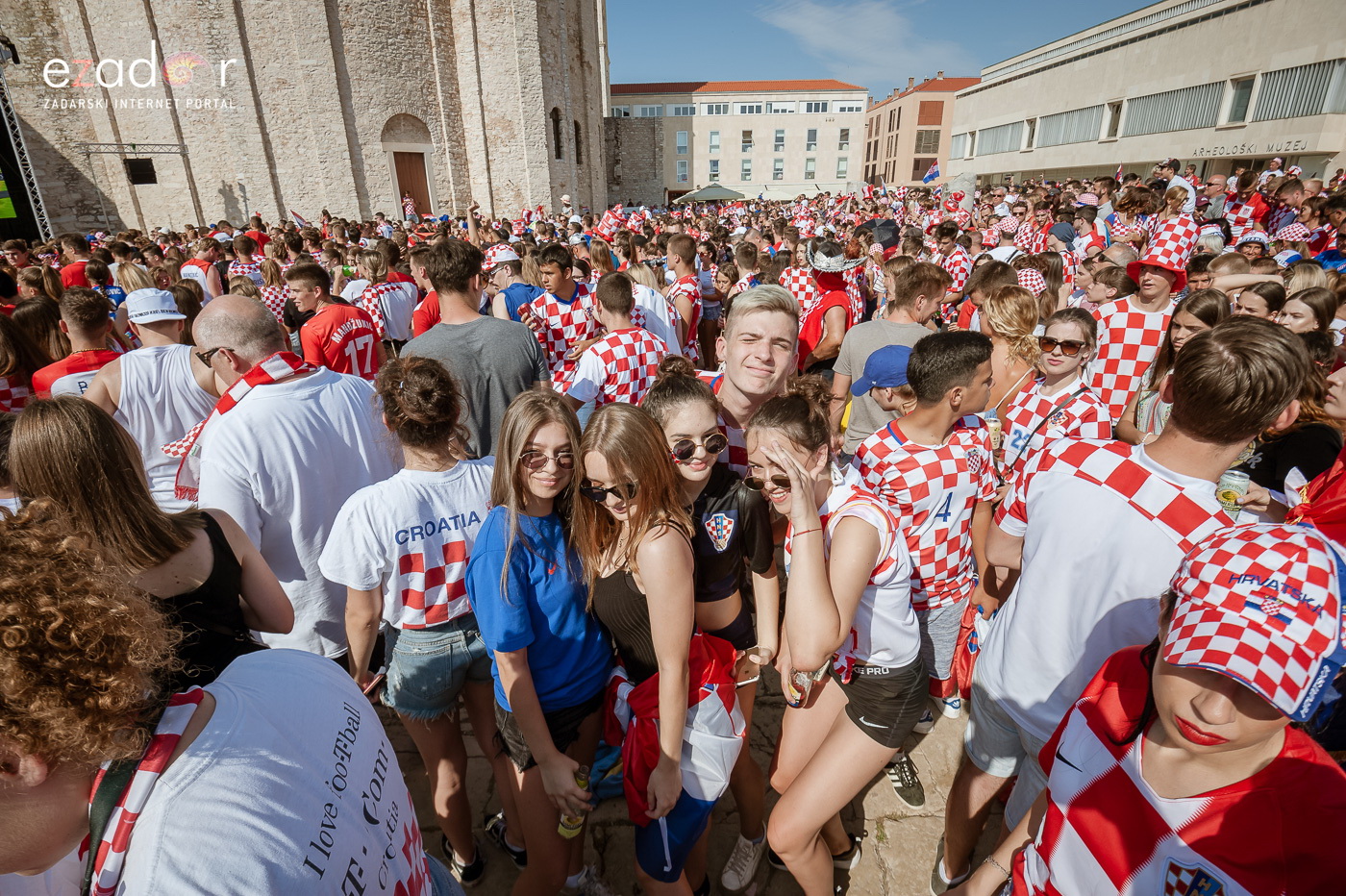 Navijačko ludilo u Zadru za vrijeme i nakon finala Svjetskog prvenstva Navijačko ludilo u Zadru za vrijeme i nakon finala Svjetskog prvenstva