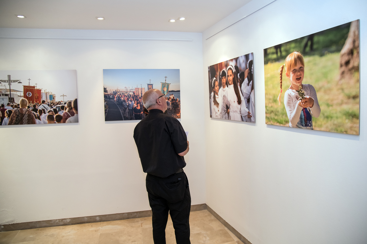 Otvorenje izložbe fotografija “Biogradske procesije” Vinka Pešića Otvorenje izložbe fotografija “Biogradske procesije” Vinka Pešića
