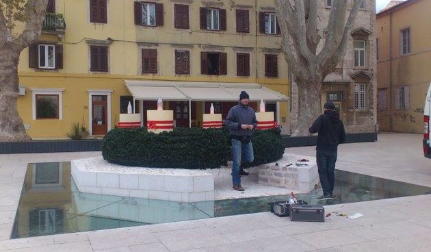 Adventski vijenac stigao na Trg Petra Zoranića