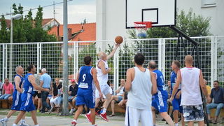 U povodu blagdana Kraljice Mira u Stanovima odigrana utakimica između veterana KK Zadar i Stanova, Foto: Iva Perinčić U povodu blagdana Kraljice Mira u Stanovima odigrana utakimica između veterana KK Zadar i Stanova, Foto: Iva Perinčić