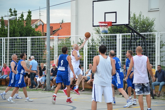 U povodu blagdana Kraljice Mira u Stanovima odigrana utakimica između veterana KK Zadar i Stanova, Foto: Iva Perinčić U povodu blagdana Kraljice Mira u Stanovima odigrana utakimica između veterana KK Zadar i Stanova, Foto: Iva Perinčić