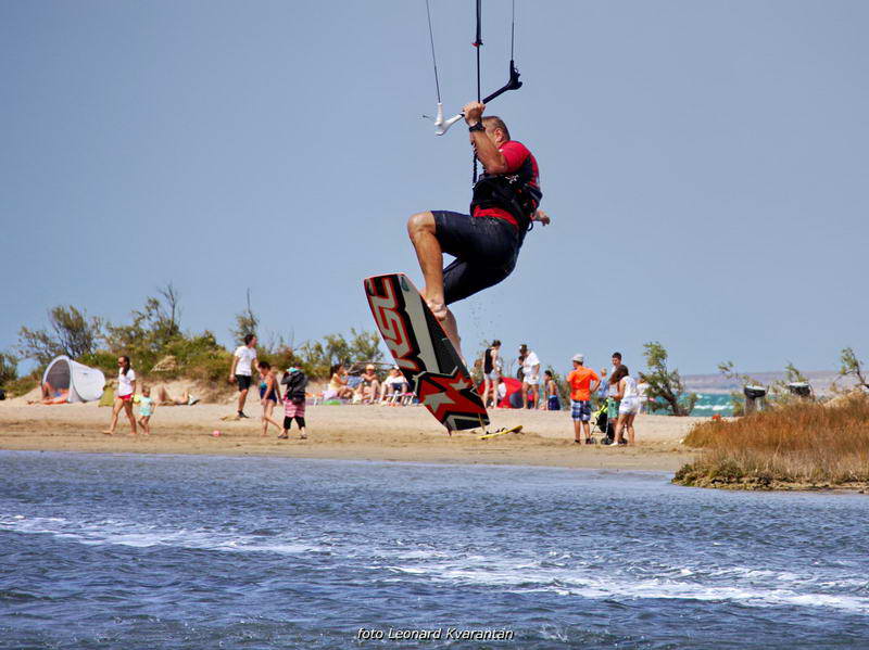 Kite surferi guštaju u Ninu
