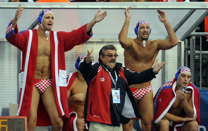 Zagreb, 070910.
Bazen na Savi.
29. Europsko Prvenstvo u vaterpolu, prva polufinalna susret izmedju Hrvatske i Srbije.
Na slici: Ratko Rudic izbornik na klupi.
Foto: Drago Sopta / CROPIX