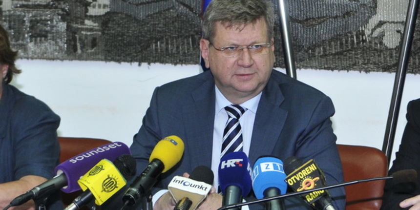 Zagreb, 030812.
Ministarstvo rada i mirovinskoga sustava predstavilo je  danas  nacrt prijedloga zakona o zastiti na radu te pocetak javne rasprave koja ce biti organizirana putem javnih tribina u vise gradova Hrvatske te na webu Ministarstva, a trajat ce