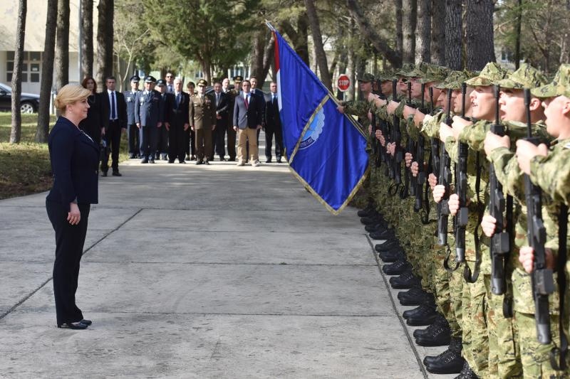 Predsjednica Kolinda Grabar-Kitarović posjetila 93. zrakoplovnu bazu Zemunik. Foto: Dino Stanin/PIXSELL