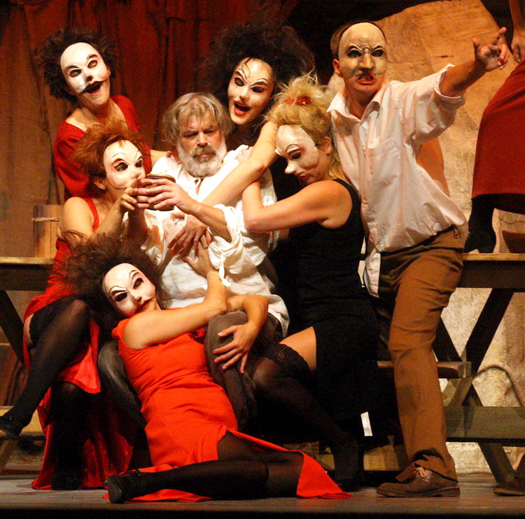 Zadar, 181010.
Kazalista lutaka Zadar u crkvi Sv. Dominika, veceras je premijerno izvelo predstava Michelangelo Buonarroti nastala prema drami Miroslava Krleze. Reziju i prilagodbu teksta potpisuje Drazen Ferencina, Michelangela igra Zlatko Kosta, a lik p Zadar, 181010.
Kazalista lutaka Zadar u crkvi Sv. Dominika, veceras je premijerno izvelo predstava Michelangelo Buonarroti nastala prema drami Miroslava Krleze. Reziju i prilagodbu teksta potpisuje Drazen Ferencina, Michelangela igra Zlatko Kosta, a lik p