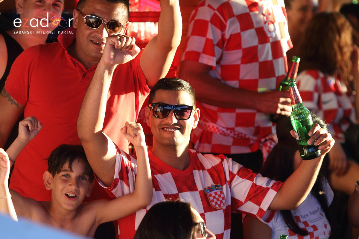 Bibinje: Navijanje za Vatrene i fešta nakon pobjede nad Rusijom