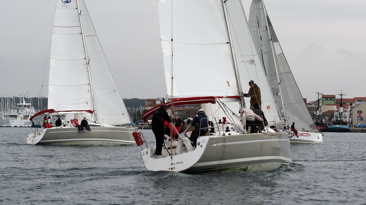 Zadar, 140211.
Na Valentinovo se odrzala regata u kojoj se 10-ak jedrilica natjecalo ispred biogradske rive. Organizator je jedrilicarski klub Biograd.
Foto: Vladimir Ivanov / CROPIX Zadar, 140211.
Na Valentinovo se odrzala regata u kojoj se 10-ak jedrilica natjecalo ispred biogradske rive. Organizator je jedrilicarski klub Biograd.
Foto: Vladimir Ivanov / CROPIX
