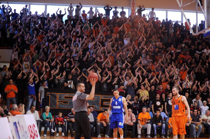 A-1 kosarkaska liga za prvaka. 11.kolo. GKK SIbenik-Zadar 71-63. Photo: Hrvoje Jelavic/PIXSELL A-1 kosarkaska liga za prvaka. 11.kolo. GKK SIbenik-Zadar 71-63. Photo: Hrvoje Jelavic/PIXSELL
