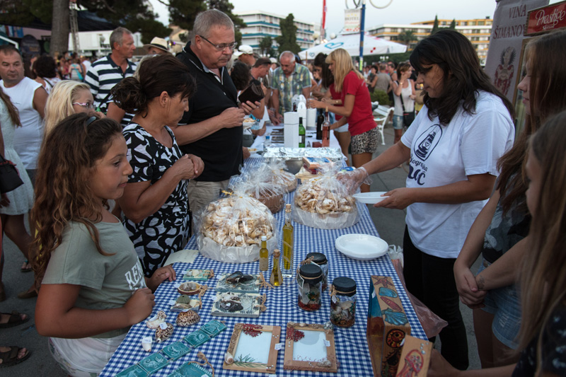 Dvadeset tisuća posjetitelja na Biogradskoj noći, foto: Vinko Pešić Dvadeset tisuća posjetitelja na Biogradskoj noći, foto: Vinko Pešić
