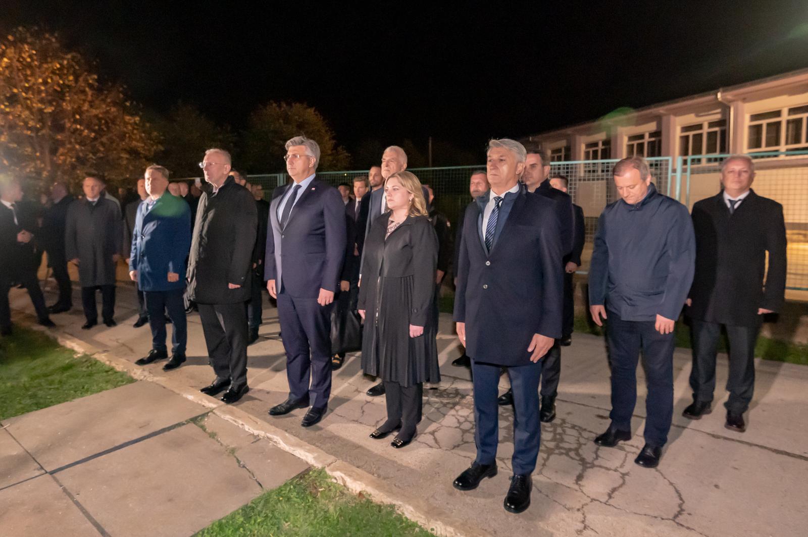 Andrej Plenković obilježio Dan sjećanja u Škabrnji Andrej Plenković obilježio Dan sjećanja u Škabrnji