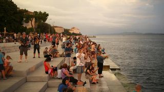 Zadrani i njihovi gosti jučer su mogli svjedociti nevjerojatnom zalasku sunca,
Photo: Filip Brala/PIXSELL Zadrani i njihovi gosti jučer su mogli svjedociti nevjerojatnom zalasku sunca,
Photo: Filip Brala/PIXSELL