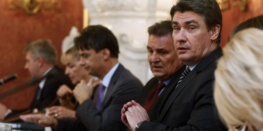 Zagreb, 230812.
Banski dvori.
Markov trg.
Redovita sjednica vlade, prva nakon godisnjih odmora.
Na slici: Zoran Milanovic.
Foto: Goran Mehkek / CROPIX