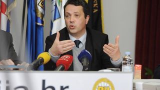 Zadar – Zadarska policija razbila veliki lanac krijumcarenja duhana. Zaplijenjeno je 2,5 tone duhana vrijednosti oko tri miljuna kuna. Photo: Hrvoje Jelavic/PIXSELL Zadar – Zadarska policija razbila veliki lanac krijumcarenja duhana. Zaplijenjeno je 2,5 tone duhana vrijednosti oko tri miljuna kuna. Photo: Hrvoje Jelavic/PIXSELL