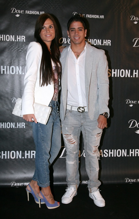 Zagreb, 300911.
Zagrebacki velesajam.
Modna revija Dove Fashion.hr proljece – ljeto 2012.
Na slici: Louis Ibanez u zenskom drustvu.
Foto: Biljana Gaurina / CROPIX Zagreb, 300911.
Zagrebacki velesajam.
Modna revija Dove Fashion.hr proljece – ljeto 2012.
Na slici: Louis Ibanez u zenskom drustvu.
Foto: Biljana Gaurina / CROPIX