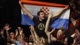 Split, 130610.
U Spaladium Areni odrzan je koncert na kojem je prikupljan novac koji ce biti iskoristen za pravnu pomoc hrvatskim generalima koji odgovaraju u Haagu i pred hrvatskim pravosudjem. Nastupali su Thompson, Oliver Dragojevic, KUD Cambi, Dalmati Split, 130610.
U Spaladium Areni odrzan je koncert na kojem je prikupljan novac koji ce biti iskoristen za pravnu pomoc hrvatskim generalima koji odgovaraju u Haagu i pred hrvatskim pravosudjem. Nastupali su Thompson, Oliver Dragojevic, KUD Cambi, Dalmati