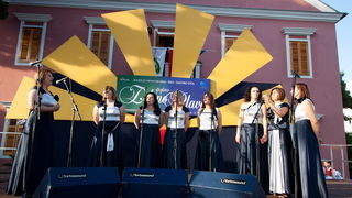 Biograd: 6. Dugi svehrvatski eno-eko-gastro-etno stol, Foto: Franjo Jurić Biograd: 6. Dugi svehrvatski eno-eko-gastro-etno stol, Foto: Franjo Jurić