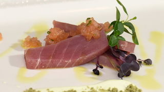 Restoran Foša: Chef Damr Tomljanović oduševio japanskog kolegu pripremom “dalmatinskog sushija” Restoran Foša: Chef Damr Tomljanović oduševio japanskog kolegu pripremom “dalmatinskog sushija”