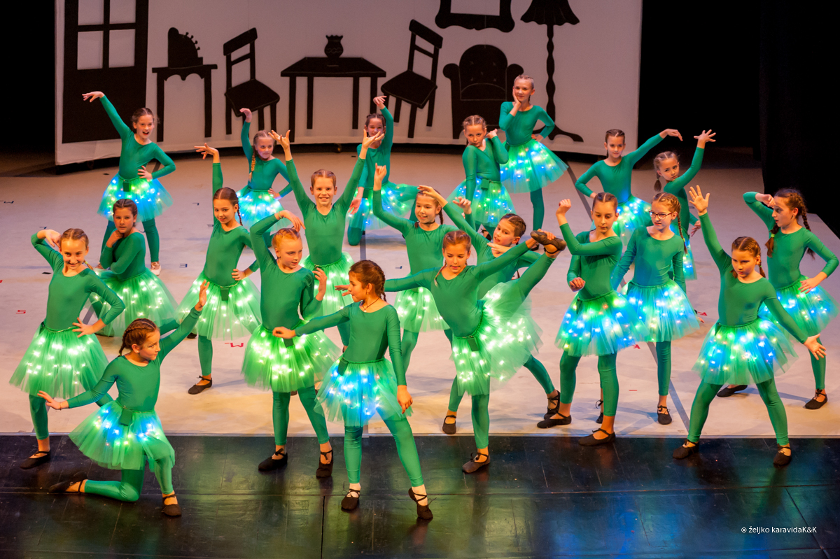 HNK Zadar: Predstava plesne udruge Gesta – “Odgojooj”