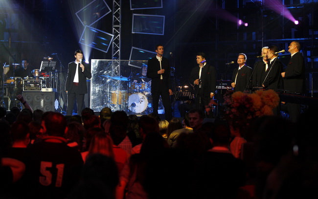 Biograd na Moru, 120510. 
Domacin ovogodisnje dodjele diskografske nagrade Porin je grad Biograd na Moru.
Prve veceri Porina odrzan je koncert pod nazivom Najbolje od Porina, a izvodile su se najbolje pobjednicke pjesme. 
Na slici: Klapa Intrade.
Foto: Ju