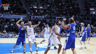 KK Zadar – Real Madrid, umirovljenje dresova 10 (Giuseppe Giergia) i 11 (Kresimir Cosic), Foto; Mladen Malik KK Zadar – Real Madrid, umirovljenje dresova 10 (Giuseppe Giergia) i 11 (Kresimir Cosic), Foto; Mladen Malik