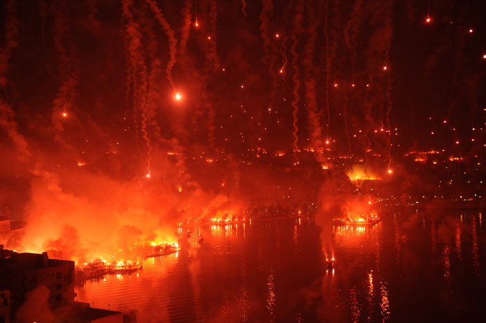 Split, 130211.
Povodom roslave 100og rodjendana Hajduka tocno u ponoc ispaljene su ralete iznad grada cime se docekala 100 godisnjica omiljenog splitskog kluba.
Foto: Paun Paunovic / CROPIX Split, 130211.
Povodom roslave 100og rodjendana Hajduka tocno u ponoc ispaljene su ralete iznad grada cime se docekala 100 godisnjica omiljenog splitskog kluba.
Foto: Paun Paunovic / CROPIX