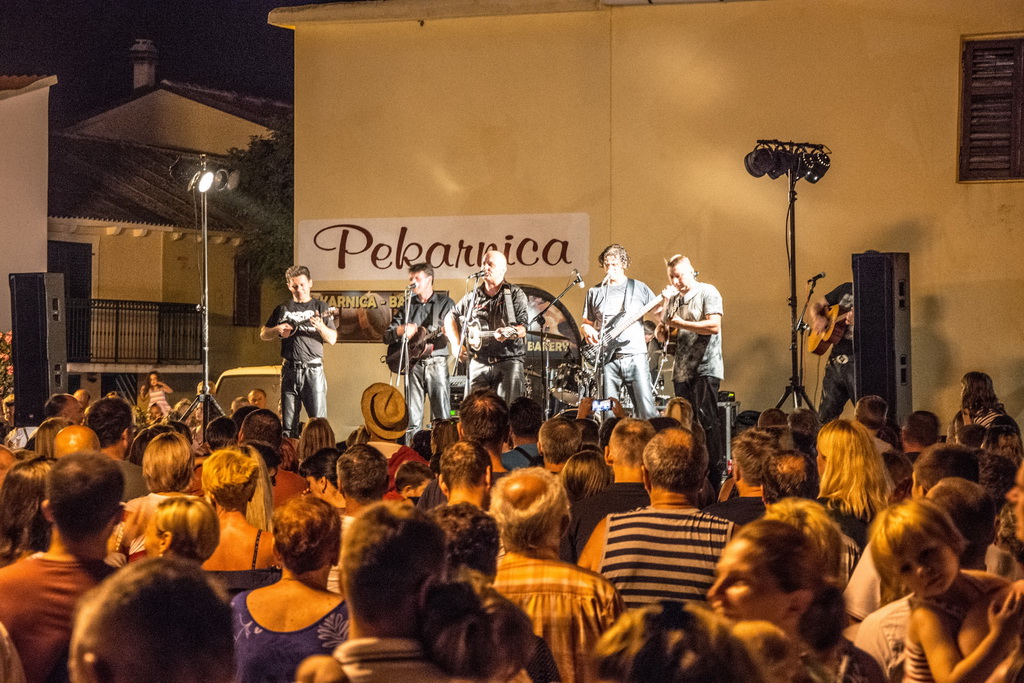 Tamburaški sastav Gazde u Povljani Tamburaški sastav Gazde u Povljani