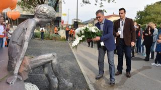 Šibenik: Puštanjem 53 balona obilježen rođendan Dražena Petrovića Šibenik: Puštanjem 53 balona obilježen rođendan Dražena Petrovića