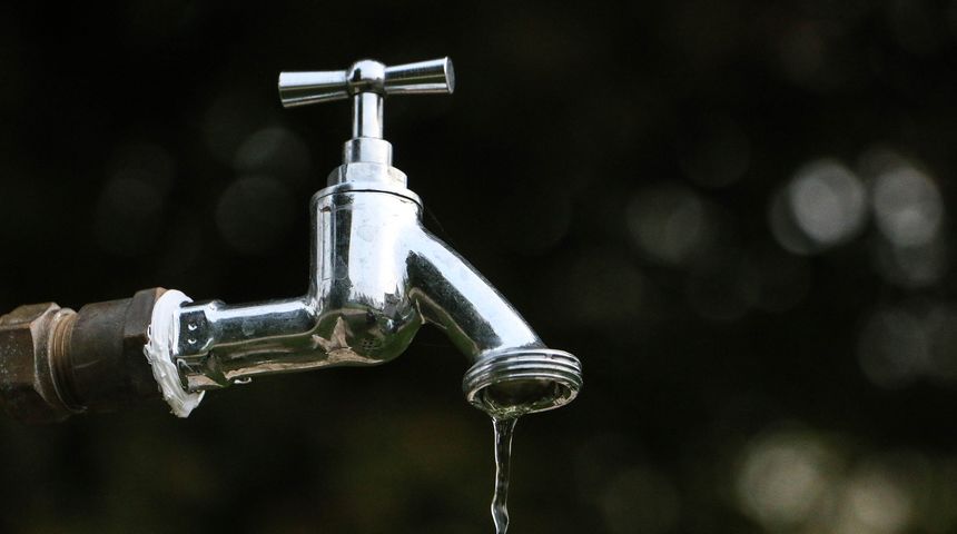 Voda, špina, slavina Voda, špina, slavina